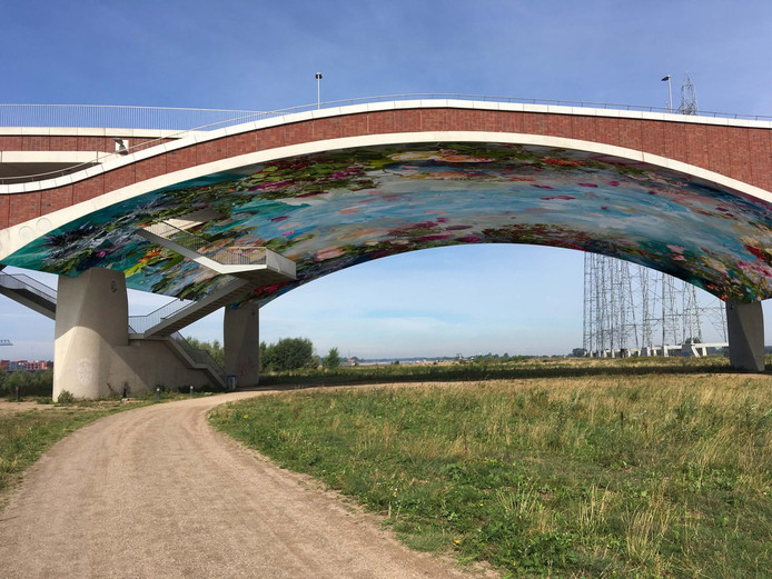 Kunstenares droomt van ‘bloemenzee’ onder gewelf van de Oversteek als ‘een ode aan de Waal’